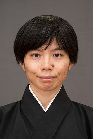 平野史夏先生 写真
