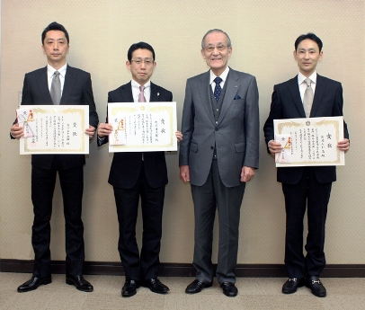写真左より市川左十次郎、片岡孝太郎、茂木賢三郎理事長、片岡たか志の各氏。