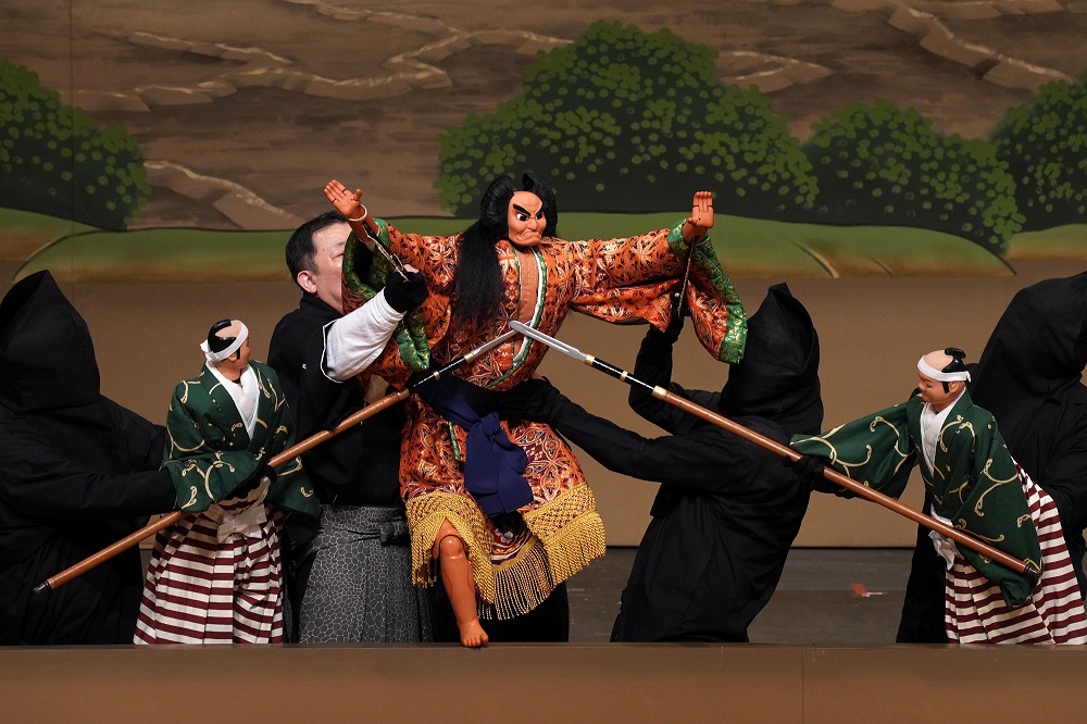 写真：ひさよしの家臣たちと戦う、たじまのかみ