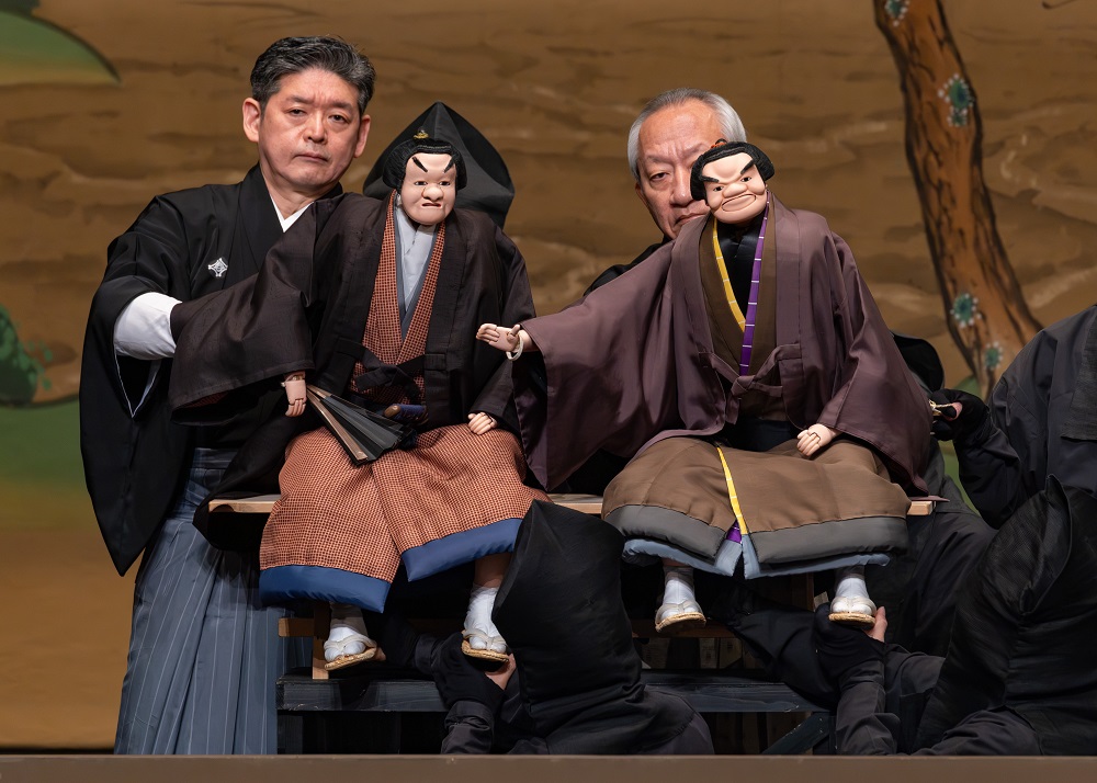 写真：ゆうせんに、あそじろうへのなりすましを提案する、けいあん