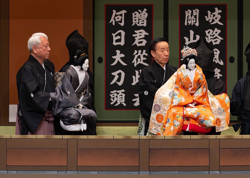 写真：嘆くみゆきに、婿の候補こそあそじろうだと告げる、あさか