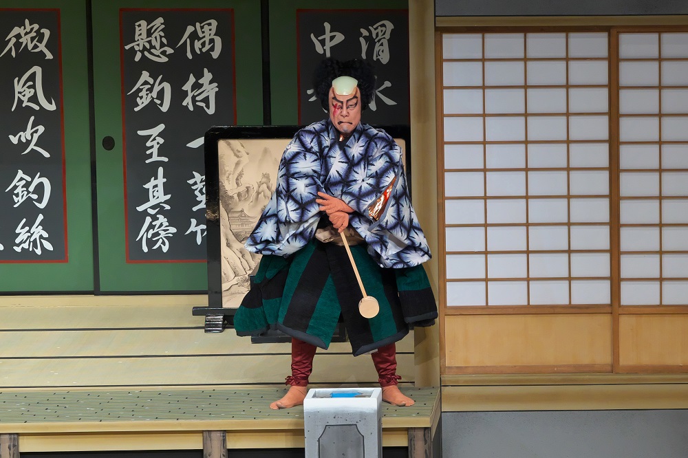 右目を抉り身替りを拒否するよこぞう