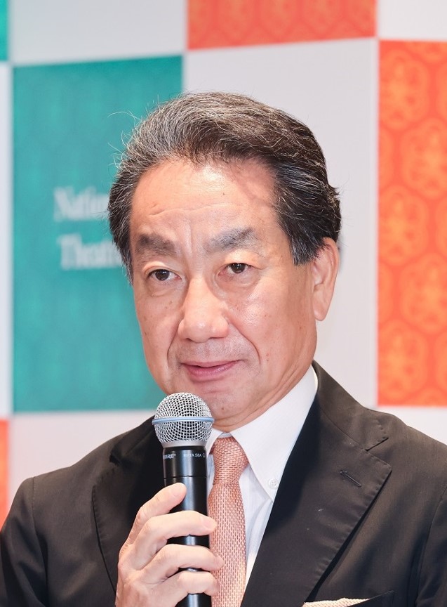 和やかな表情で話す中村扇雀