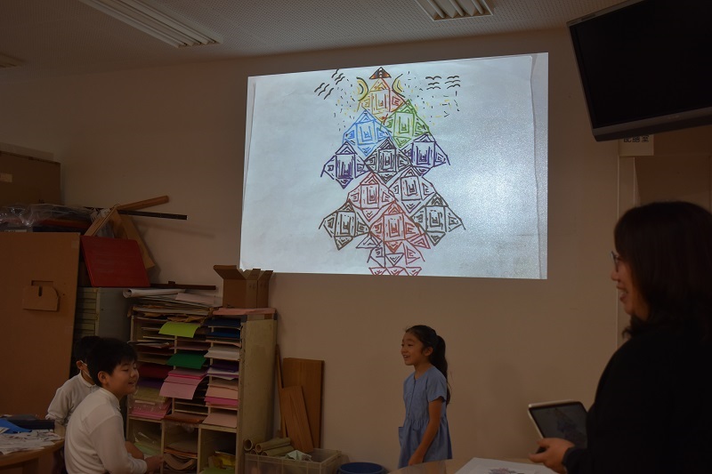 おしゃべり中の男の子と横山さん