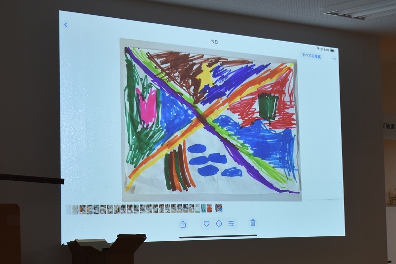 おしゃべり中の男の子と横山さん