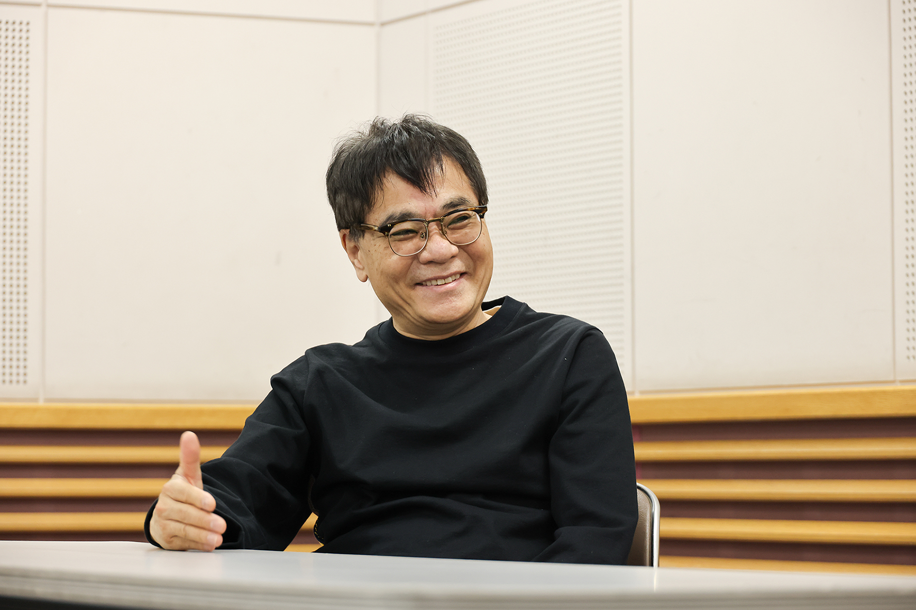 話が進まないことに思わず笑ういとうせいこう