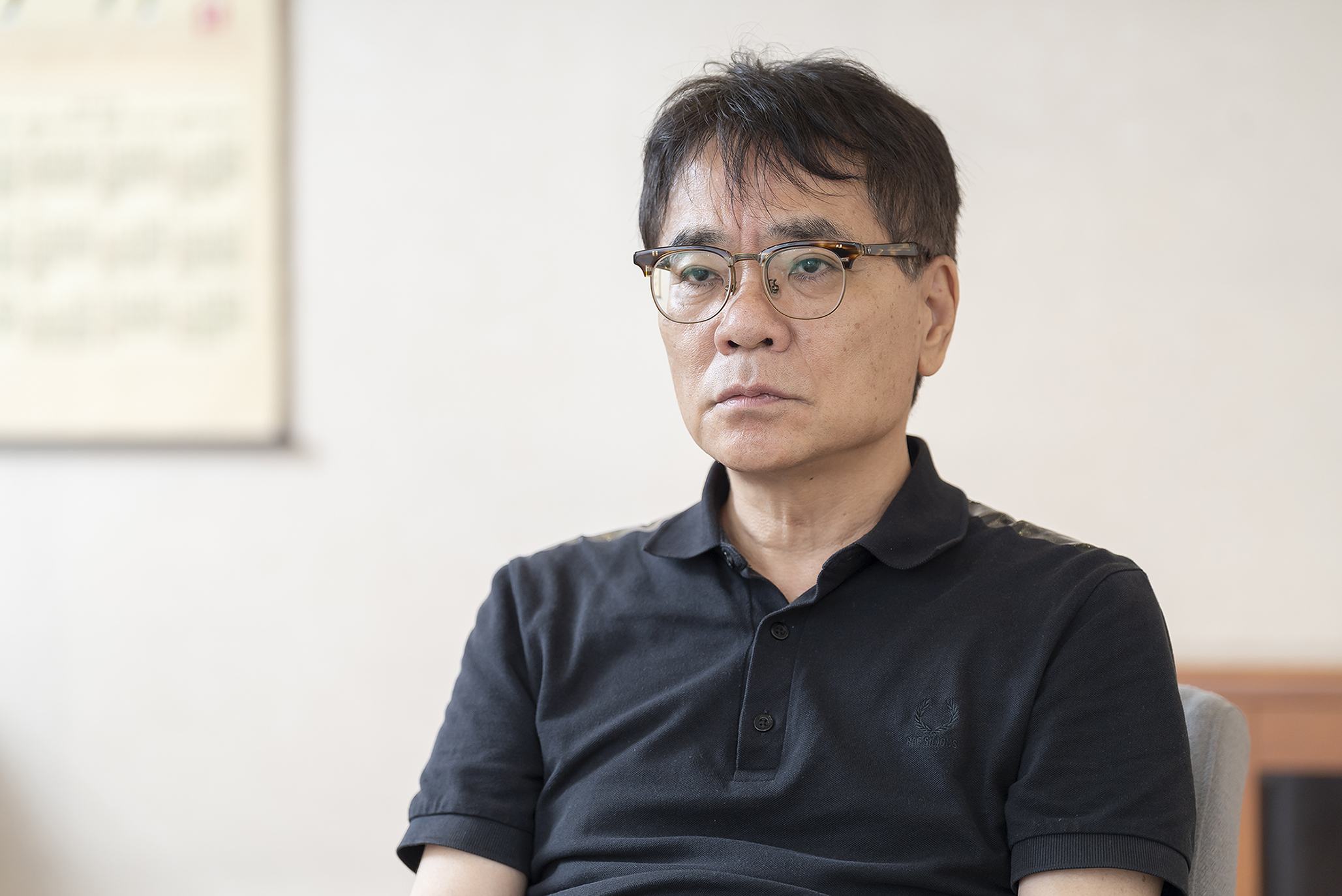 演奏法や三味線弾きの心がけなどの話題に聞き入るいとうせいこう